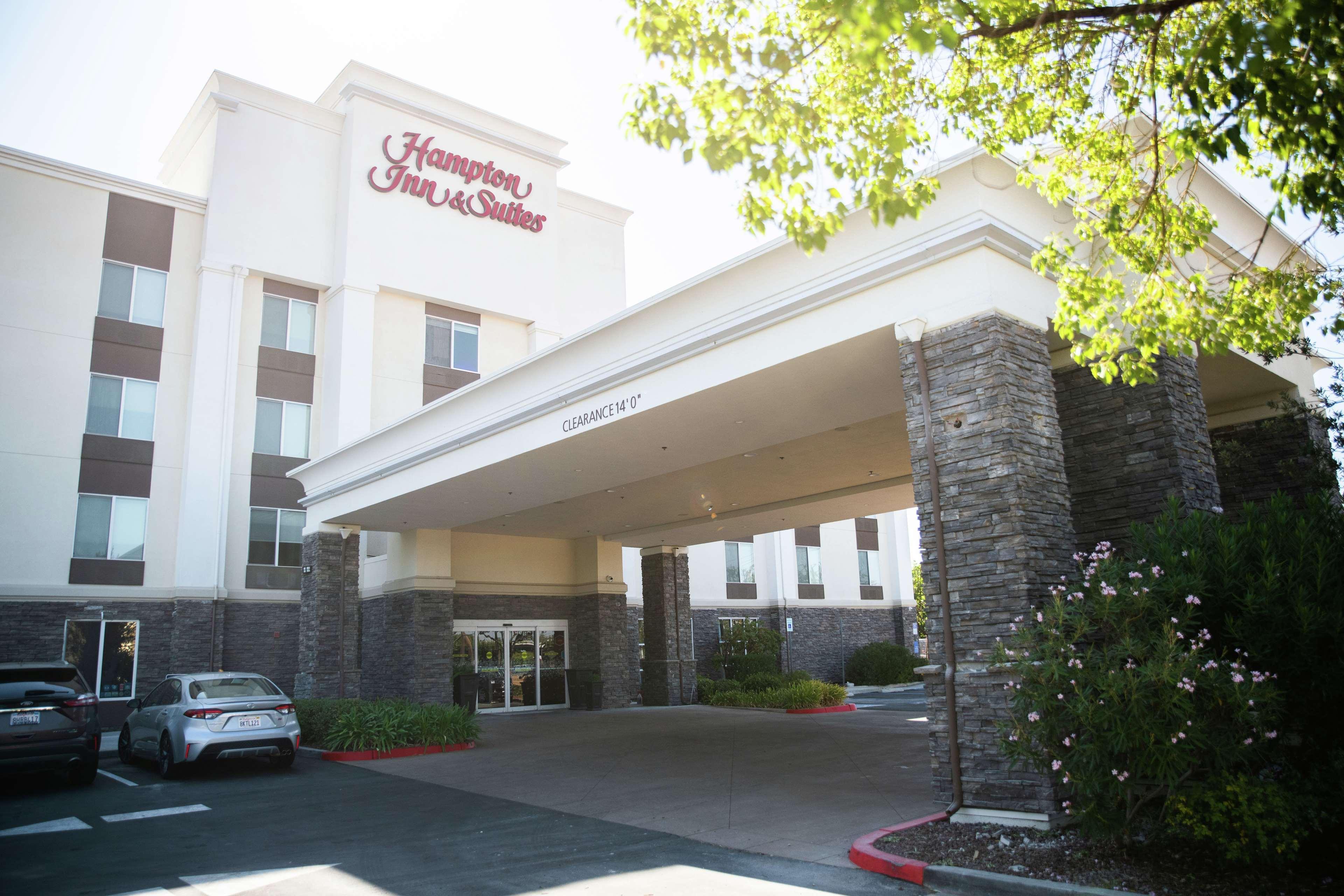 Hampton Inn & Suites Fresno Exterior photo