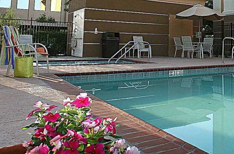 Hampton Inn & Suites Fresno Exterior photo